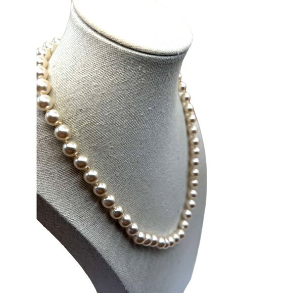 Vintage Glass Faux Pearl Necklace     A97 - Picture 5 of 7